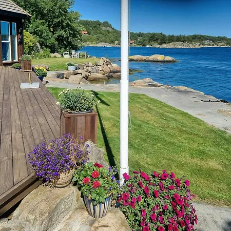 Semesterbostad Seaside With Views Of Nordfjorden