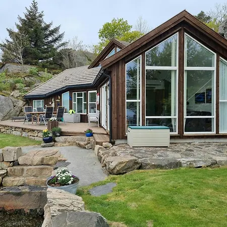 Seaside With Views Of Nordfjorden بيت للعطل