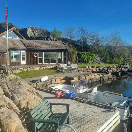 Seaside With Views Of Nordfjorden Semesterbostad