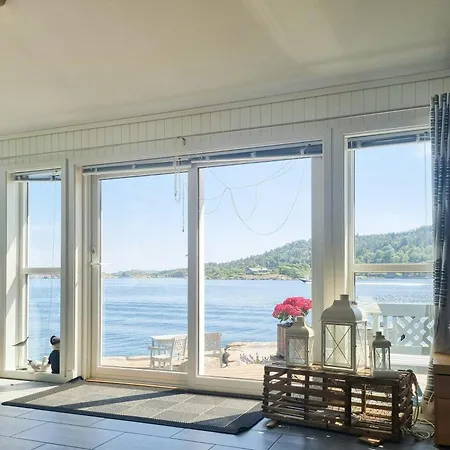 Seaside With Views Of Nordfjorden بيت للعطل ماندال