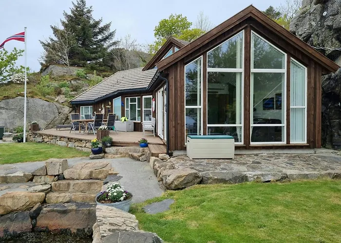 Seaside With Views Of Nordfjorden Semesterbostad
